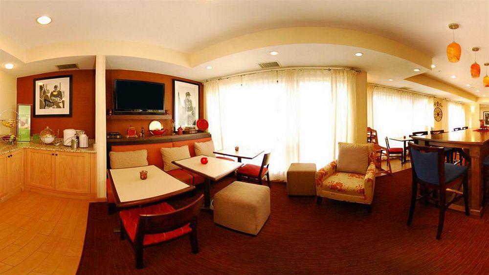 Hampton Inn Занесвилл Экстерьер фото