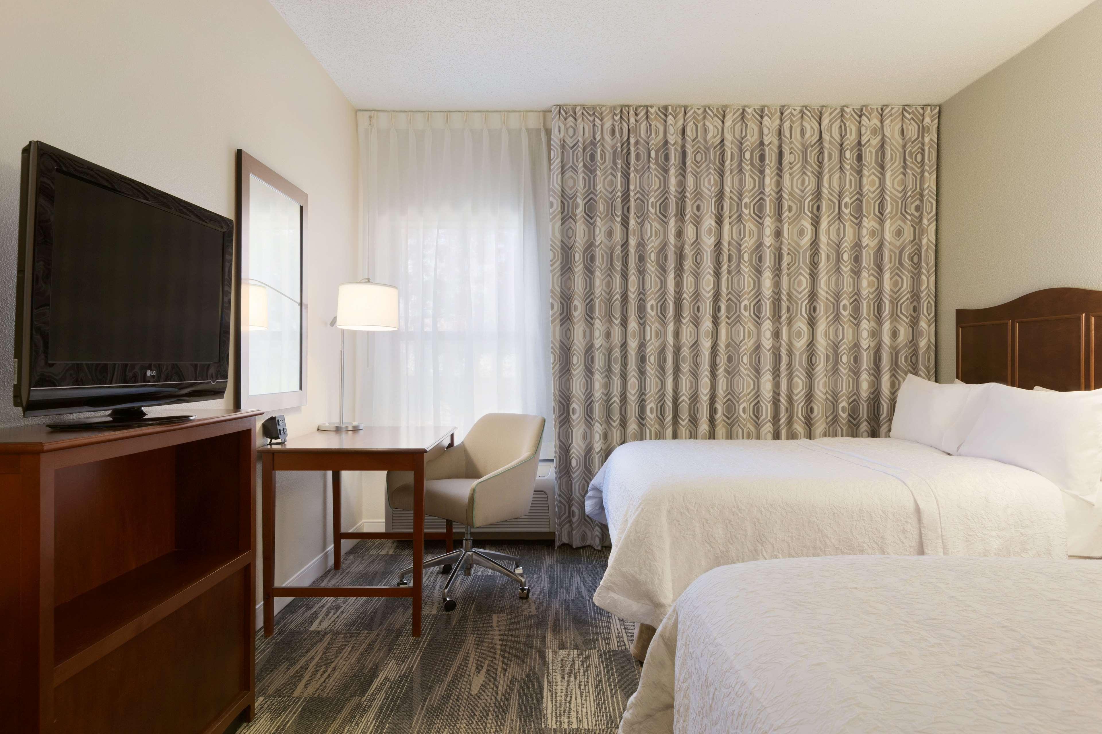 Hampton Inn Занесвилл Экстерьер фото