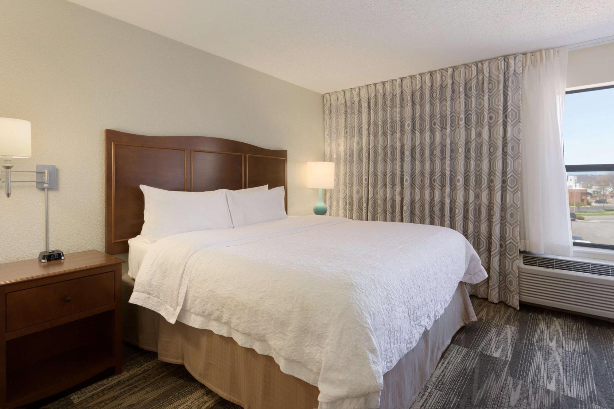 Hampton Inn Занесвилл Экстерьер фото