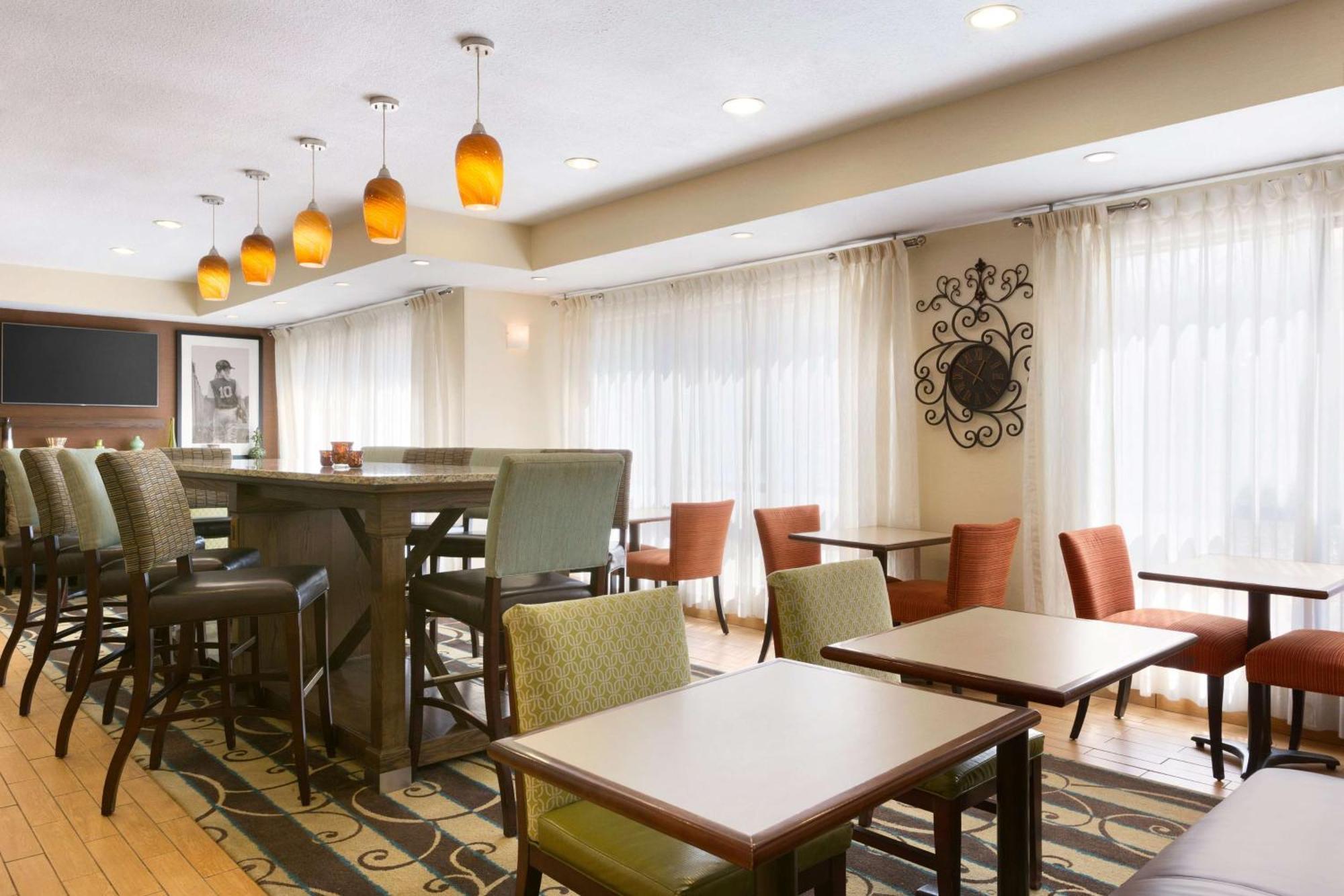 Hampton Inn Занесвилл Экстерьер фото