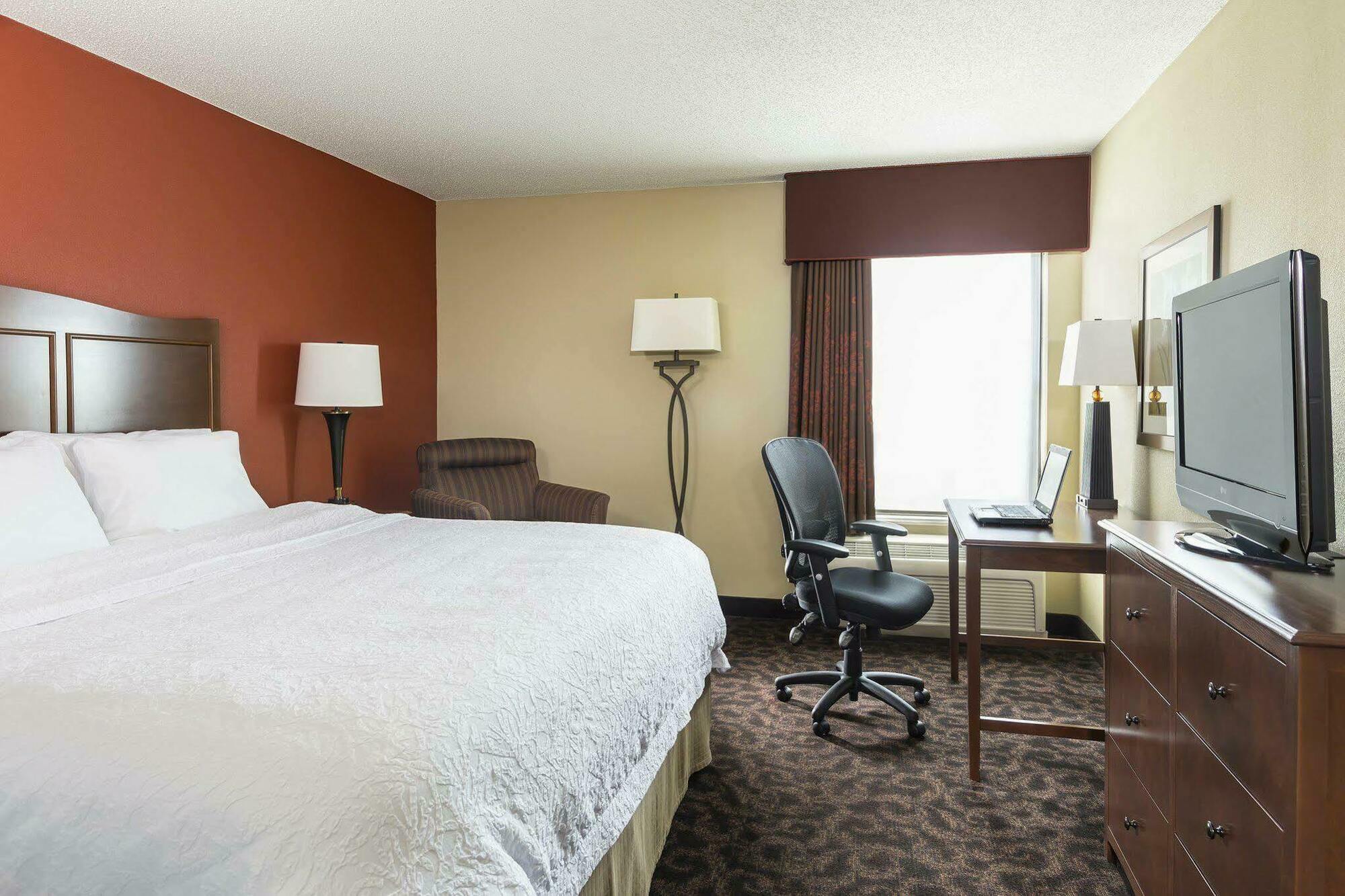 Hampton Inn Занесвилл Экстерьер фото
